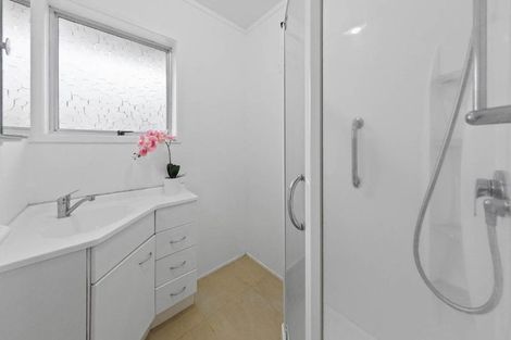 Photo of property in 1/10 Ballater Place, Highland Park, Auckland, 2010