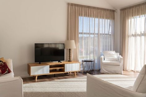 Photo of property in 3 Matata Road, Kenepuru, 5022