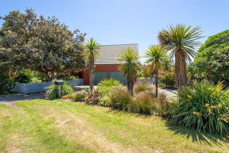 Photo of property in 2 Kitchener Street, Te Horo Beach, Otaki, 5581