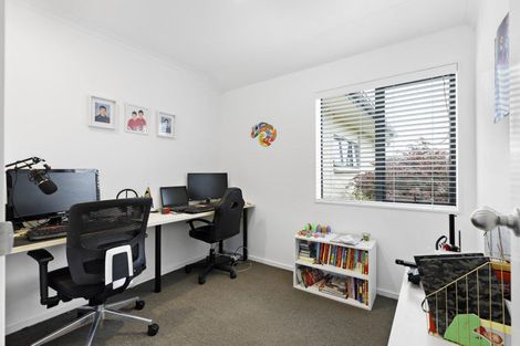 Photo of property in 16 Daniel Place, Kelvin Grove, Palmerston North, 4414