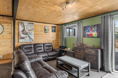 Photo of property in 102 Mark Street, Whangamata, 3620