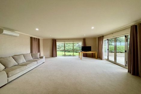 Photo of property in 11 Schopolo Place, Schnapper Rock, Auckland, 0632