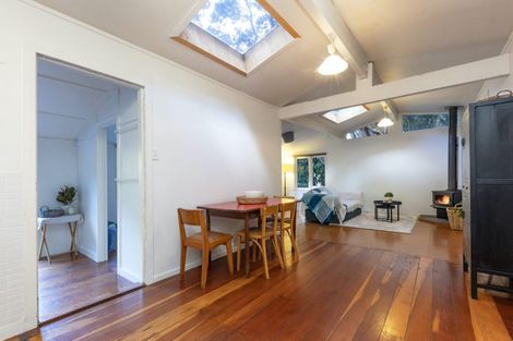 Photo of property in 122 Garden Road, Piha, New Lynn, 0772