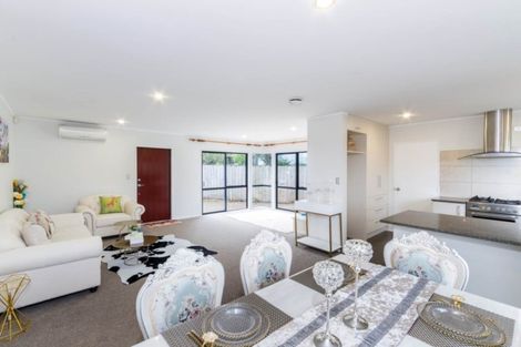 Photo of property in 2/1 Heathglen Place, Bayview, Auckland, 0629