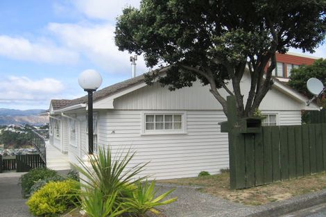 Photo of property in 16 Cobar Close, Maupuia, Wellington, 6022