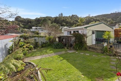Photo of property in 32 Lowry Crescent, Stokes Valley, Lower Hutt, 5019