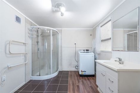 Photo of property in 4/89a Royal Road, Massey, Auckland, 0614