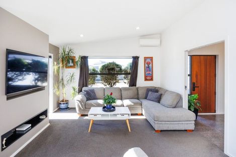 Photo of property in 51 Chestnut Close, Kelvin Grove, Palmerston North, 4414