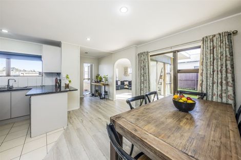 Photo of property in 2/1 Peguero Place, Totara Heights, Auckland, 2105