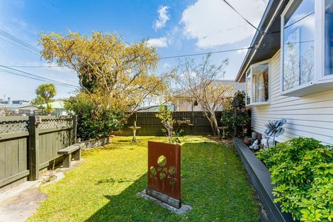 Photo of property in 3 Glen Alice Grove, Naenae, Lower Hutt, 5011
