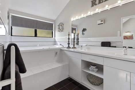 Photo of property in 16 Fraser Court, Roslyn, Palmerston North, 4414