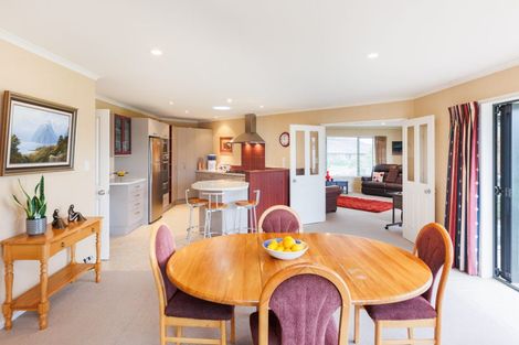 Photo of property in 24 Johnstone Drive, Fitzherbert, Palmerston North, 4410