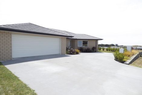 Photo of property in 12 Oakmont Crescent, Waiwhakaiho, New Plymouth, 4312
