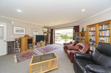 Photo of property in 17 Liberty Grove, Kelvin Grove, Palmerston North, 4414
