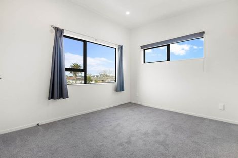 Photo of property in 52a Convair Crescent, Mangere, Auckland, 2022