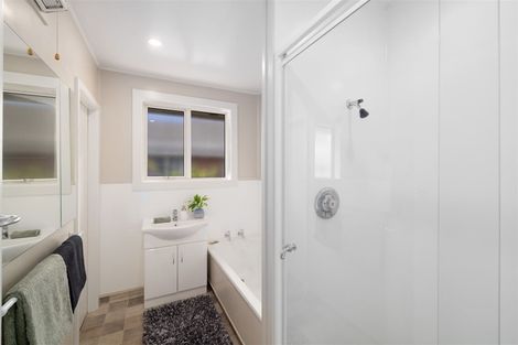 Photo of property in 16 Staveley Street, Avonhead, Christchurch, 8042