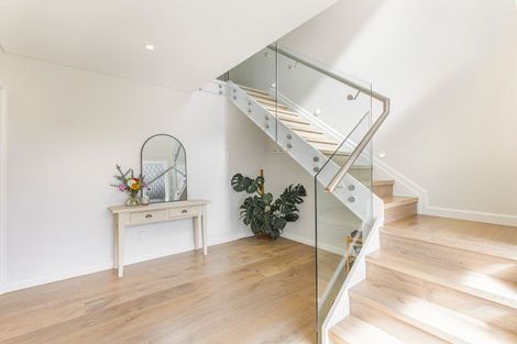 Photo of property in 20 Surville Place, Mairangi Bay, Auckland, 0630