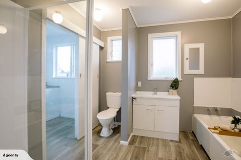 Photo of property in 79 Collins Road, Melville, Hamilton, 3206