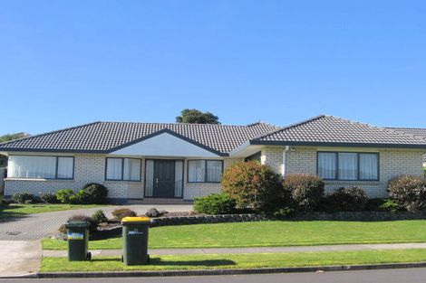 Photo of property in 11 John Brooke Crescent, East Tamaki Heights, Auckland, 2016