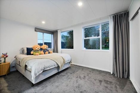 Photo of property in 37 Roberts Road, Te Atatu South, Auckland, 0610