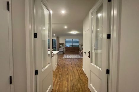 Photo of property in 25 Armstrong Place, New Lynn, Auckland, 0600