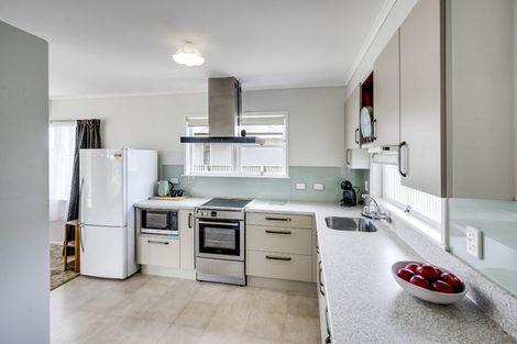 Photo of property in 38 Puketapu Road, Taradale, Napier, 4112