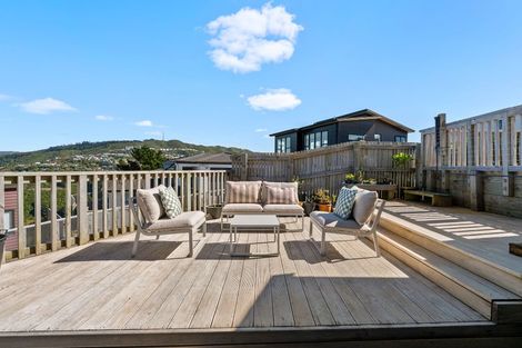 Photo of property in 2 Cessna Way, Newlands, Wellington, 6037