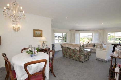 Photo of property in 14 Rutland Place, Taradale, Napier, 4112