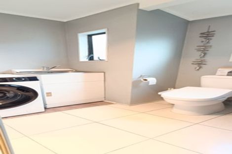 Photo of property in 2/213 Lake Road, Belmont, Auckland, 0622