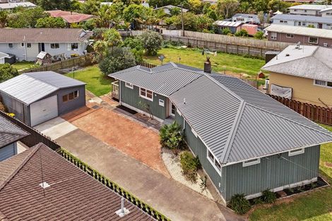 Photo of property in 137 Henderson Valley Road, Henderson, Auckland, 0612