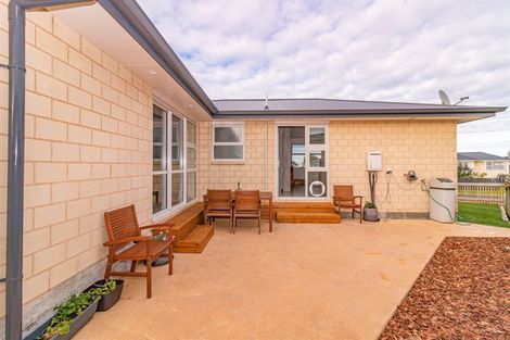 Photo of property in 98 Matai Street, Castlecliff, Whanganui, 4501