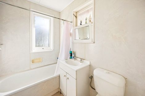 Photo of property in 50 Taylor Road, Mangere Bridge, Auckland, 2022