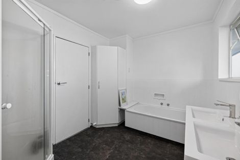Photo of property in 16 Sunny Bay Road, Matua, Tauranga, 3110