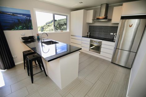 Photo of property in 33 Whaanga Road, Raglan, 3297