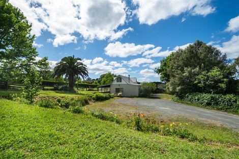 Photo of property in 87 Tawa Road, Kumeu, 0891