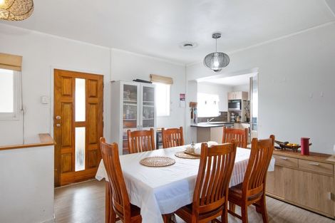 Photo of property in 56 Fruitvale Road, New Lynn, Auckland, 0600