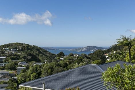 Photo of property in 106 Ruskin Road, Newlands, Wellington, 6037