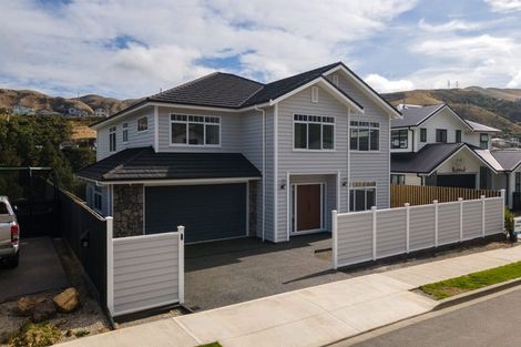 Photo of property in 28 Farnworth Terrace, Churton Park, Wellington, 6037