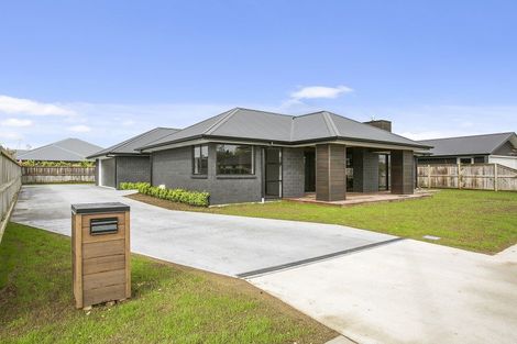 Photo of property in 35 Tulip Drive, Cambridge, 3434