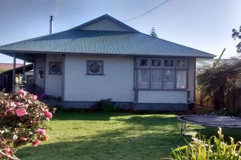 Photo of property in 17 Lyndhurst Street, Westport, 7825