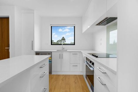 Photo of property in 1/2 Windermere Crescent, Blockhouse Bay, Auckland, 0600