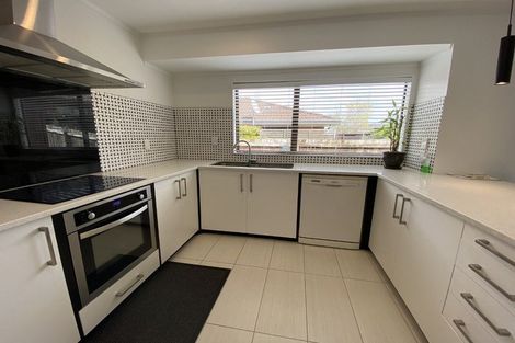 Photo of property in 1/92 Mirrabooka Avenue, Botany Downs, Auckland, 2010