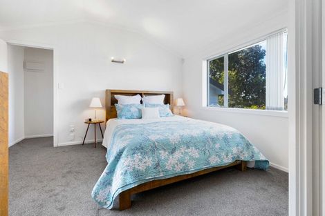 Photo of property in 2/19 Limmer Place, Browns Bay, Auckland, 0632