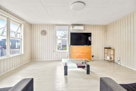 Photo of property in 7 Kaweka Street, New Lynn, Auckland, 0600