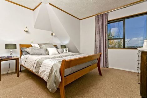 Photo of property in 1/2a Sunnynook Road, Sunnynook, Auckland, 0620