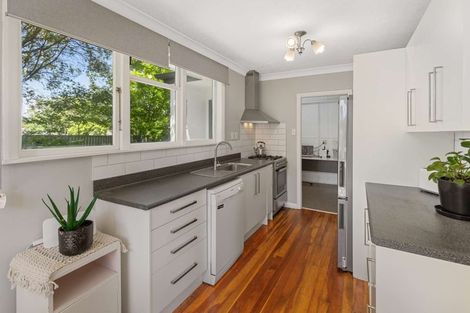 Photo of property in 4 Crewe Crescent, Hokowhitu, Palmerston North, 4410