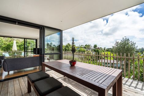Photo of property in 15b Verran Road, Birkenhead, Auckland, 0626