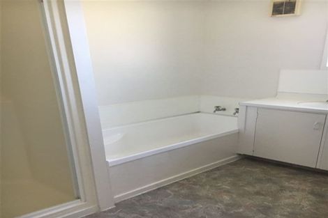 Photo of property in 28 Rena Place, West Harbour, Auckland, 0618