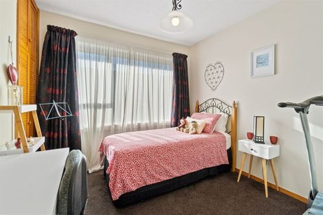 Photo of property in 21 Clipper Place, Redwood, Christchurch, 8051