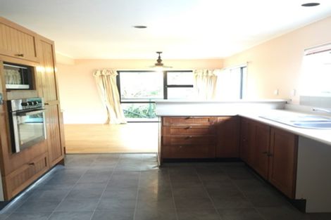 Photo of property in 28 Goldfinch Rise, Unsworth Heights, Auckland, 0632